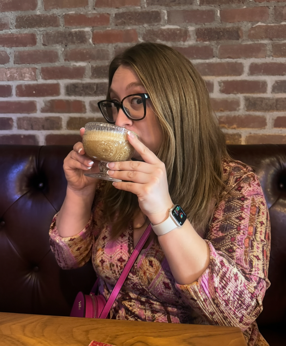 Edit the image to remove the shopping bag in the background on the left.